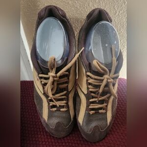 Tommy Hilfiger Retro Brown and Tan Sneakers Size 8M